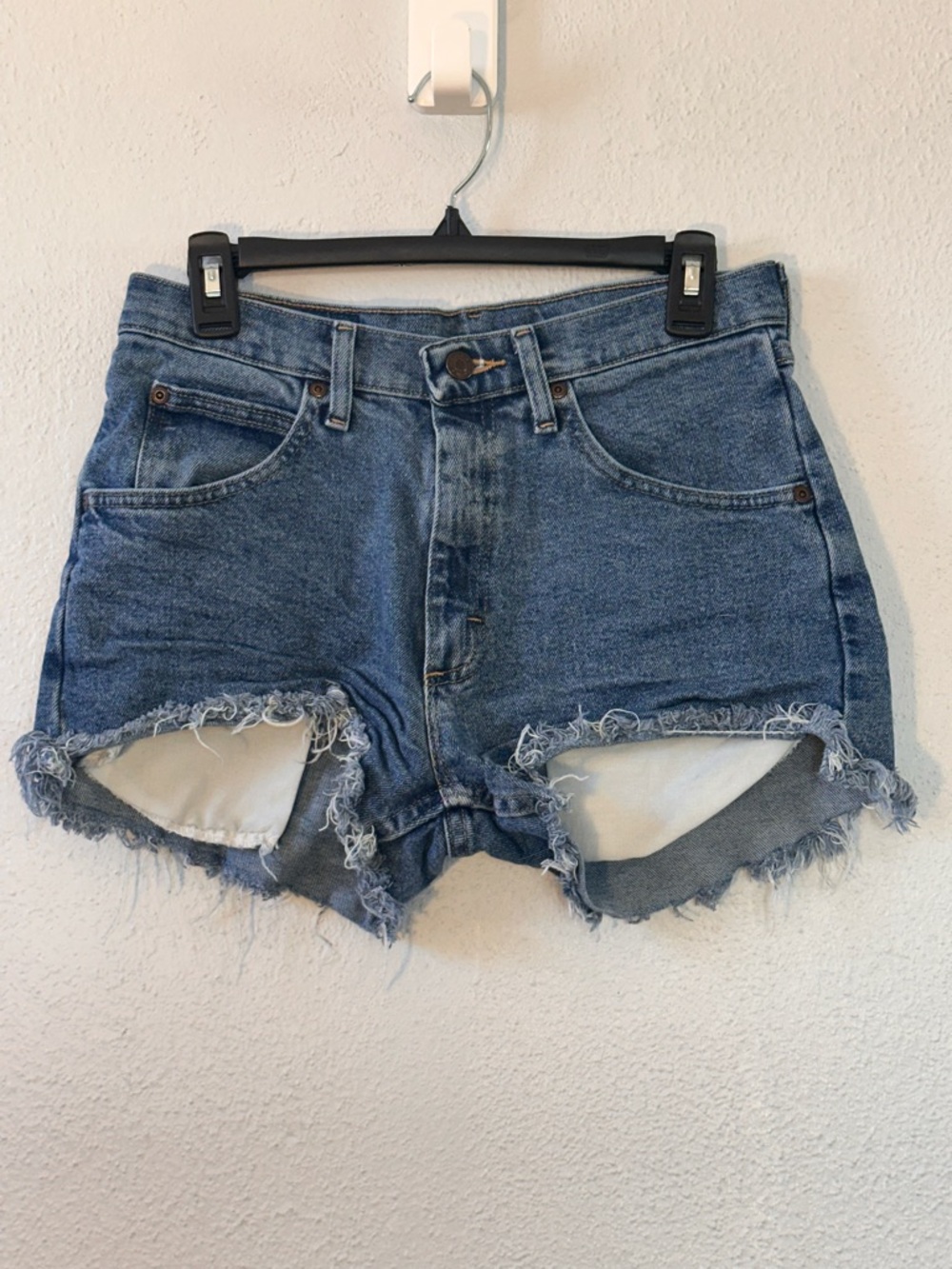 Wrangler Distressed frayed Denim Cutoffs blue Jean Shorts 29 x 30 women’s jeans